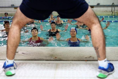 Clase de aqua gym en el el gimnasio cooperativo Sant Pau, hace unos meses.-RICARD CUGAT