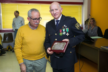 Homenaje al bombero burgalés Julio Estébanez con motivo de su jubilación. TOMÁS ALONSO