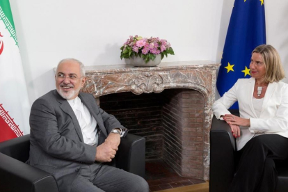 Javad Zarif  y Federica Mogherini, en Bruselas.-/ THIERRY MONASSE / POOL