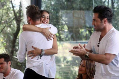 Bisbal y Chenoa, abrazándose, en 'OT: el reencuentro'.-RTVE