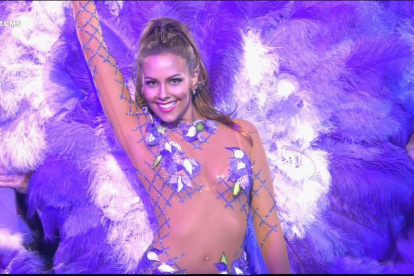 Cristina Pedroche, caracterizada como Jennifer Lopez en 'Tu cara me suena'.-TWITTER