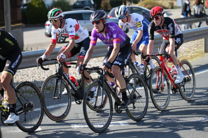 Madrazo rueda en una etapa de la Vuelta a España. BURGOS BH