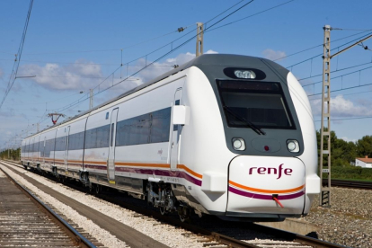 Uno de los trenes que realizan este recorrido entre Miranda y Madrid pasando por Burgos. RENFE