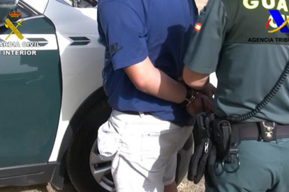 Imagen de archivo de una operación de la Guardia Civil.-EL PERIÓDICO