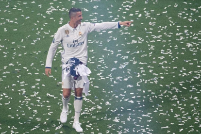 Cristiano Ronaldo, durante la fiesta del domingo en el Bernabéu tras lograr la 'Duodécima' Champions.-AFP / CURTO DE LA TORRES