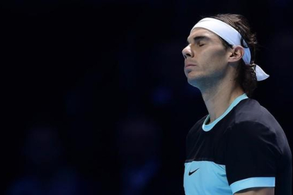 Nadal se lamenta de un punto perdido ante Djokovic, en Lodres.-AFP / LEON NEAL