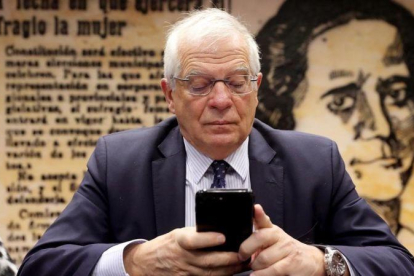 El ministro de Exteriores, Josep Borrell, en su comparecencia en el Senado este jueves.-ZIPI (EFE)