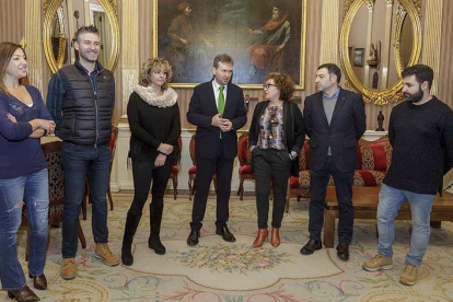 Imagen de la reunión de ayer del alcalde con representantes de laFEC.-SANTI OTERO