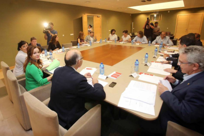 La presidenta de las Cortes, Silvia Clemente, preside la reunión de la Mesa y Junta de Portavoces de las Cortes-Ical