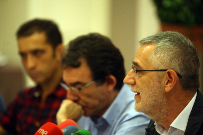 Los secretarios regionales de UGT y CCOO, Agustín Prieto y Ángel Hernández, hacen una radiografía de la situación económica de Castilla y León-Ical