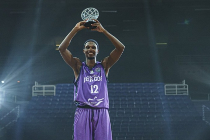 McFadden levanta el título de MVP de la Final a 8 de BCL celebrada en Atenas. FIBA BASKETBALL