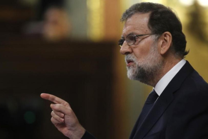 Mariano Rajoy da la réplica a Irene Montero, durante el debate de la moción de censura.-EFE