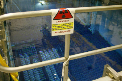 La preservación de las barras de combustible en agua cumple la doble función de refrigeralas y evitar la emisión de radiaciones.-ISRAEL L. MURILLO