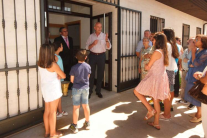 La inauguración del Centro Cultural reunió a numerosos vecinos.-G. G.