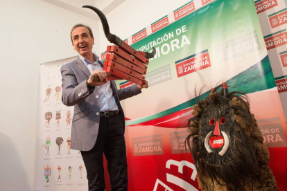 El diputado de Turismo, Promoción del Territorio, Transparencia y Buen Gobierno, José Luis Prieto, presenta el VII Festival de la Máscara en Zamora-Ical