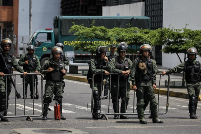Efectivos de la Guardia Nacional en Caracas-MIGUEL GUTIERREZ/EFE