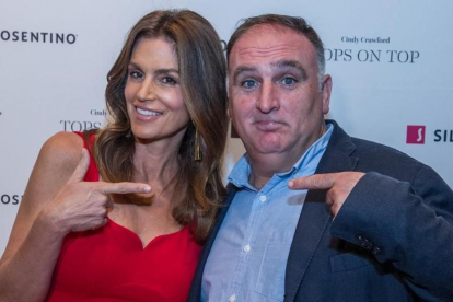 La modelo Cindy Crawford y el chef español José Andrés en Miami-GIORGIO VIERA / EFE