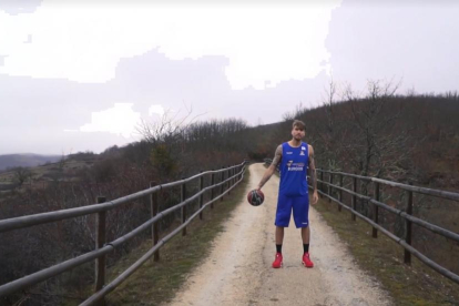 Captura del vídeo protagonizado por Javi Vega para promocionar la provincia de Burgos.-ECB