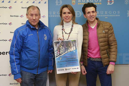 Félix Novoa, Lorena de la Fuente y Juan Carlos Higuero presentaron ayer la carrera-Raúl G. Ochoa