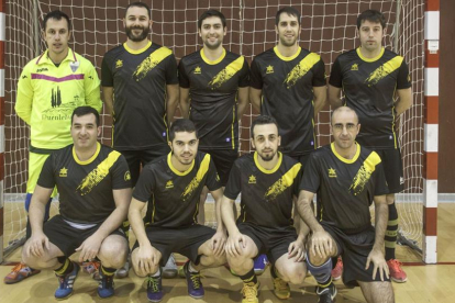 Imagen de la plantilla del Bar Salo, que la pasada jornada cedió el liderato tras su derrota ante El Gallinero.-