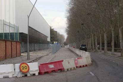 Estado actual de las obras de urbanización del entorno del estadio municipal de El Plantío.-RAÚL G. OCHOA