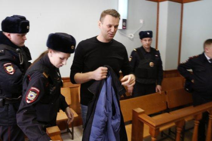 El líder opositor ruso Alexéi Navalni, durante un juicio el pasado marzo en Moscú.-EPA