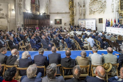 La firma del acuerdo para la creación dela fundación y del protocolo de colaboración tuvo lugar en la Capilla de los Condestables de la Catedral de Burgos.-ISRAEL L. MURILLO