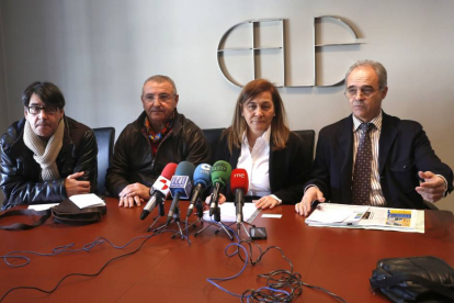 Reunión de representantes de la Agrupación Española de Vendendores al por menor de Carburantes y Combustibles, la Confederación Española de Empresarios de Estaciones de Servicio y CCOO y UGT-Ical
