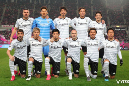 El Vissel Kobe posa antes del inicio del primer partido de Liga con Iniesta y Villa en el once titular.-TWITTER / VISSEL KOBE