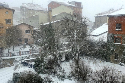 La nieve también cubrió la localidad de Quintanar de la Sierra. ECB
