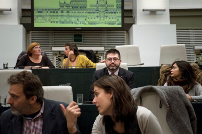 Fotografía de Carlos Sánchez Mato, el exdelegado de Economía y Hacienda, cesado por la alcaldesa de Madrid, en el Pleno.-LUCA PIERGIOVANNI (EFE)