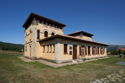Casa del Parque de Ojo Guareña lugar desde donde se realizan visitas y actividades. Espacio de referencia para los talleres de Edelweiss.