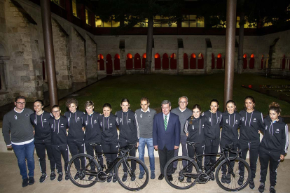El equipo Womens Cycling Sport fue presentado en diciembre de 2019 en el Monasterio de San Agustín. SANTI OTERO