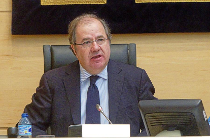 Juan Vicente Herrera durante su comparecencia en la comisión de investigación de las Cortes.-J.M. LOSTAU