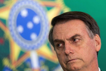 BRASILIA  BRASIL  - El presidente electo de Brasil  Jair Bolsonaro y el actual mandatario  Michel Temer  fuera de cuadro  ofrecen una declaracion conjunta en el Palacio del Planalto  sede del Gobierno.-EFE
