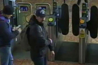 oto distribuida por la policía británica de los dos ciudadanos rusos sospechosos del ataque con veneno contra el exespía Sergei Skripal y su hija Yulia en Salisbury.-AP