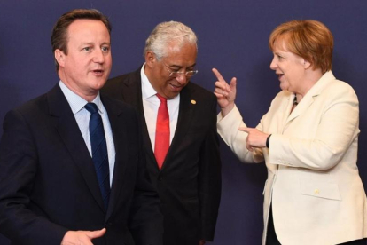 David Cameron, el portugués Antonio Costa y Angela Merkel, en la pasada cumbre.-JAFP / OHN THYS