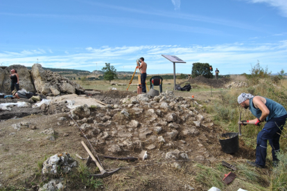 Excavación del dolmen El Pendón. DICYT