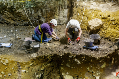 En Portalón, yacimiento de la zona de Cueva Mayor en Atapuerca, tiene dos niveles de excavación: abajo los primeros agricultores de Castilla y León; arriba los hogares ya estables de la Edad del Bronce. SANTI OTERO