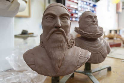 Figuras hechas en plastilina profesional que después se realizará a través de una impresora 3D. SANTI OTERO