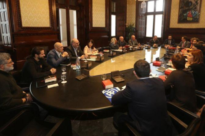 Reunión de la Mesa del Parlament, presidida por Roger Torrent.-DANNY CAMINAL