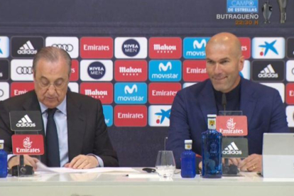 Florentino Pérez y Zinedine Zidane, en la rueda de prensa en la que este último ha anunciado que deja el club.-REAL MADRID TV