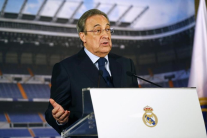 Florentino Pérez interviene en la asamblea de socios compromisarios del Real Madrid.-