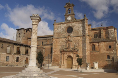 La monumental iglesia de San Miguel de Mahamud fue construida entre los siglos XIV y XVIII.-ALBERTO MARROQUÍN