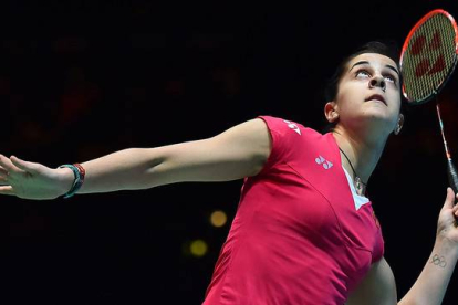 Carolina Marín, en un momento del partido contra la india Saina Nehwal, en la final del torneo All England.-Foto: AFP / BEN STANSALL