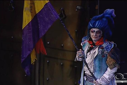 La comparsa 'La Comunidad' recuerda a las víctimas del franquismo en una de sus chirigotas.-ONDA CÁDIZ TV