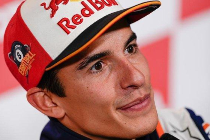 Marc Márquez (Honda) ha estrenado hoy, en Motegi (Japón), la gorra que lució en su octavo título mundial.-ALEJANDRO CERESUELA