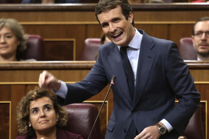 Pablo Casado, gesticulando, en un pleno del pasado octubre-DAVID CASTRO