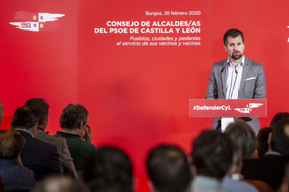 Los alcaldes del PSOE cierran filas con Tudanca. / SANTI OTERO