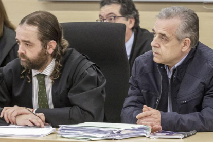 José Tomás Villalibre, acusado de matar a su exmujer en 2016, ayer, en la Audiencia Provincial.-SANTI OTERO